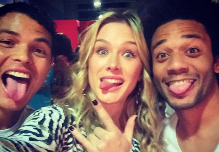 Thiago Silva e Marcelo posam em selfie com Fiorella Mattheis