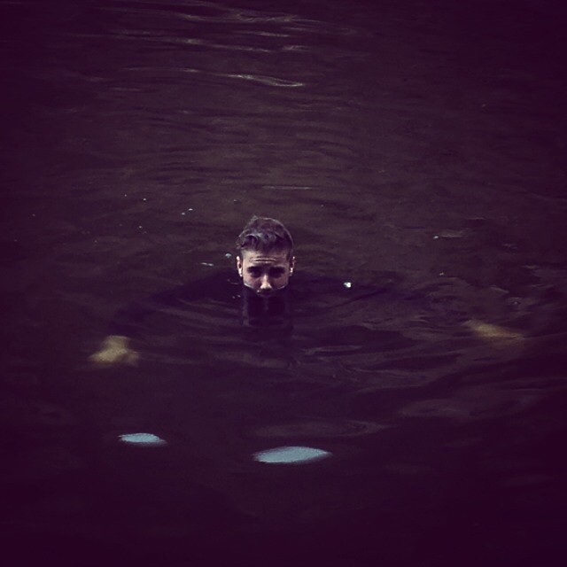 Justin Bieber pratica Cliff Diving. Assista!