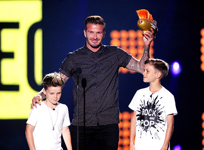 David Beckham comemora premiação antes de ficar todo melecado