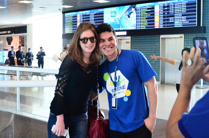 Lindos! Klebber Toledo e Marina Ruy Barbosa espalham beleza em aeroporto carioca
