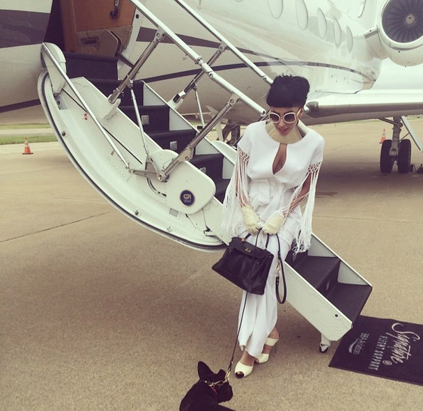  Lady Gaga mostra demais em selfie durante voo