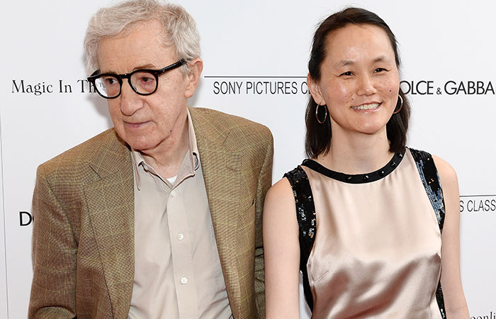 ) Woody Allen vai à pré-estreia de seu filme em rara aparição com sua esposa