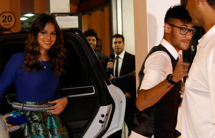 Neymar surpreende e vai com Bruna Marquezine assistir novela