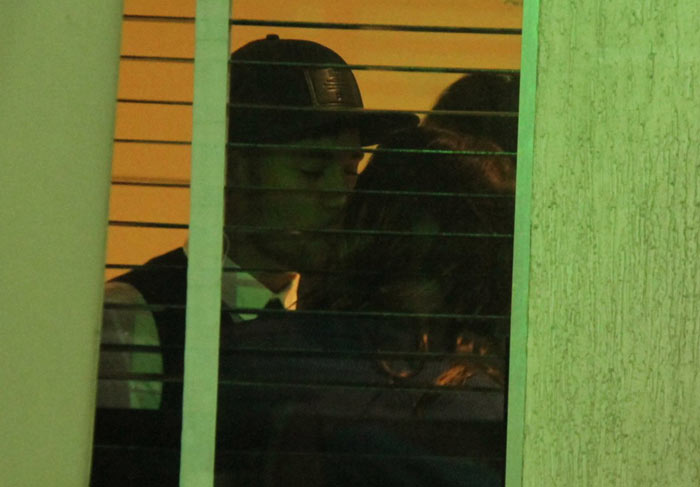 Neymar e Bruna Marquezine trocam beijos após capítulo final de Em Família