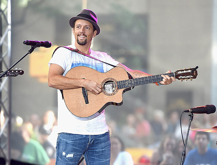 Jason Mraz se apresenta de cima do Empire State Building em Nova York