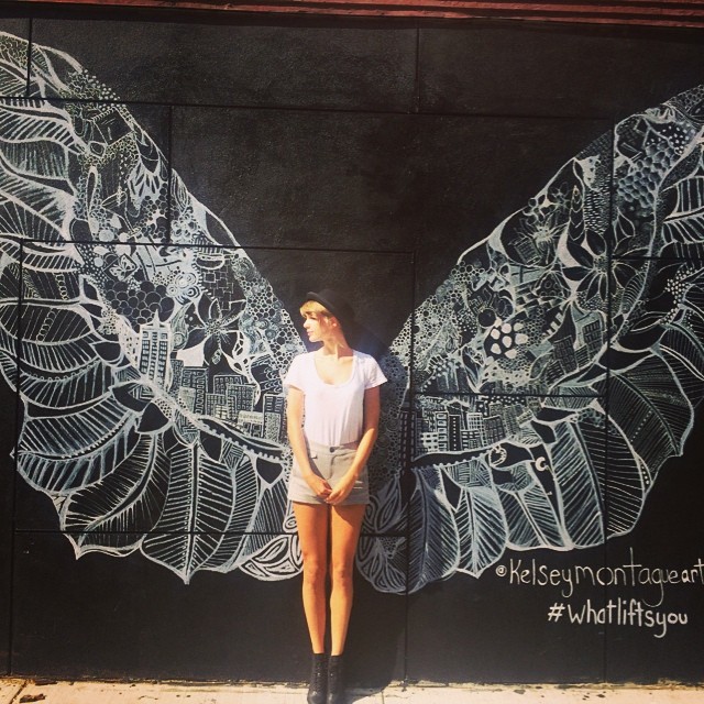 Taylor Swift admira arte de rua em Nova York
