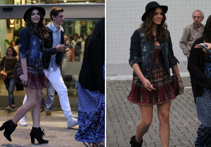 De chapéu e saia, Bruna Marquezine passeia com amigos em shopping carioca