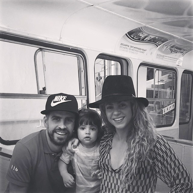 Gerard Piqué posta foto com Shakira e o filho Milan