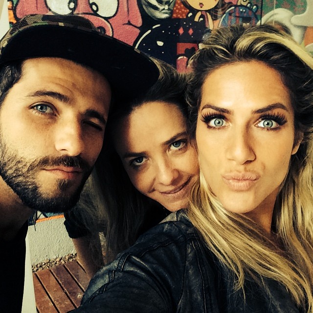 Bruno Gagliasso e Giovanna Ewbank passam o dia com amigos: ‘Poucos e bons’