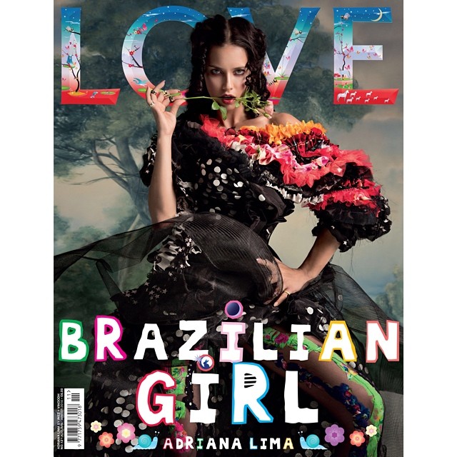 Adriana Lima sensualiza na capa da Love Magazine