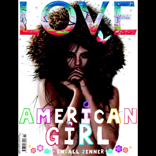 Adriana Lima sensualiza na capa da Love Magazine