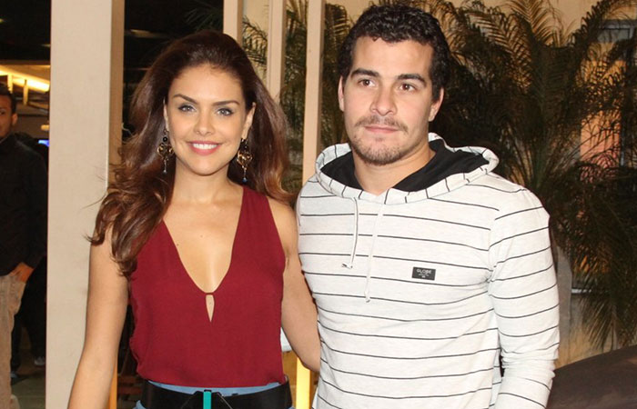  Viviane Araújo e Alexandre Nero se reúnem com elenco de Império para assistir o primeiro capítulo da trama