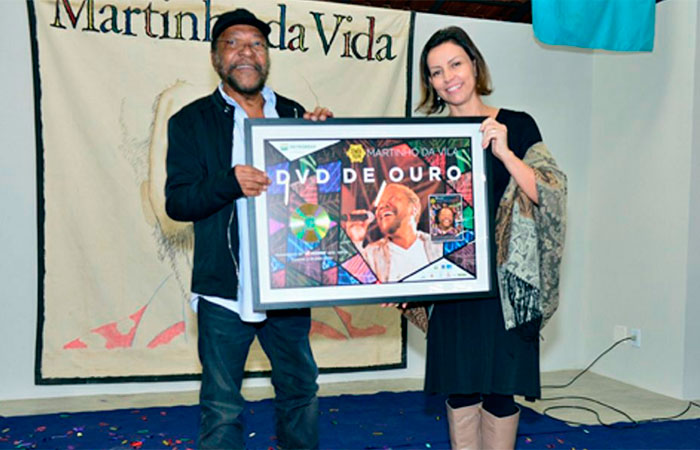 Martinho da Vila recebe Disco de Ouro no aniversário de seu Instituto Cultural