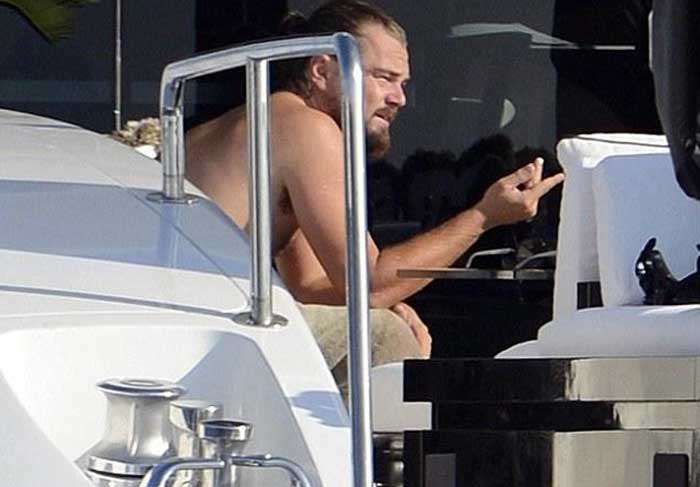 Leonardo DiCaprio passeia de iate com a namorada