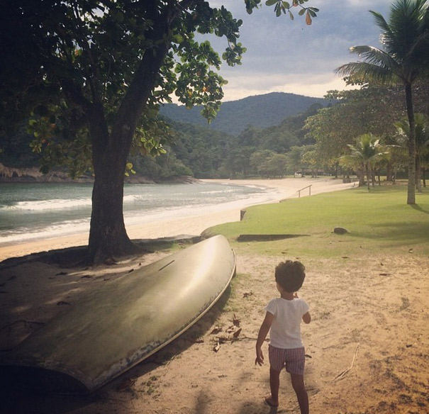 Eliana se despede das férias no litoral com selfie a beira-mar