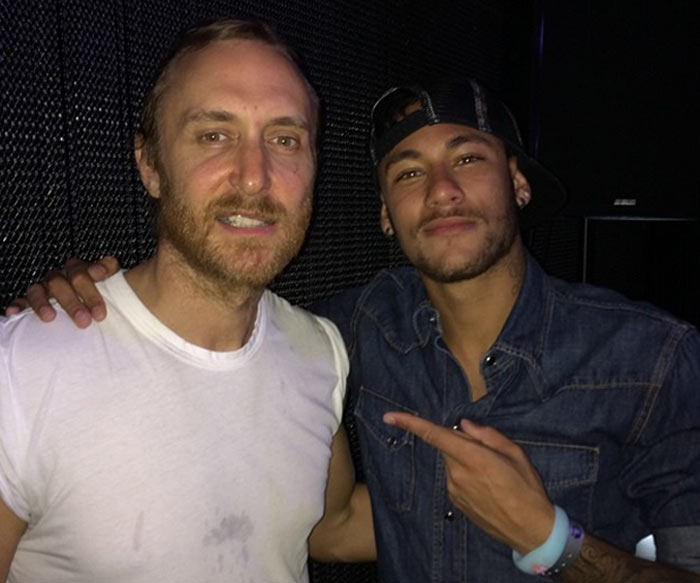 Neymar curte show e tieta David Guetta em Ibiza