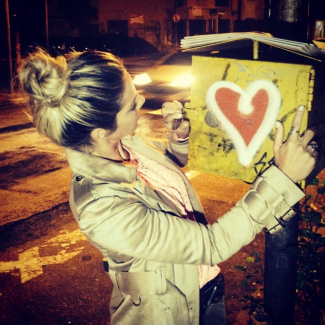 Giovanna Ewbank curte a noite na Vila Madalena, bairro boêmio de São Paulo. Leia em O Fuxico!