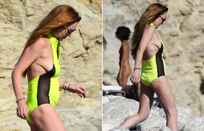 Lindsay Lohan quase mostra demais em dia de praia em Ibiza