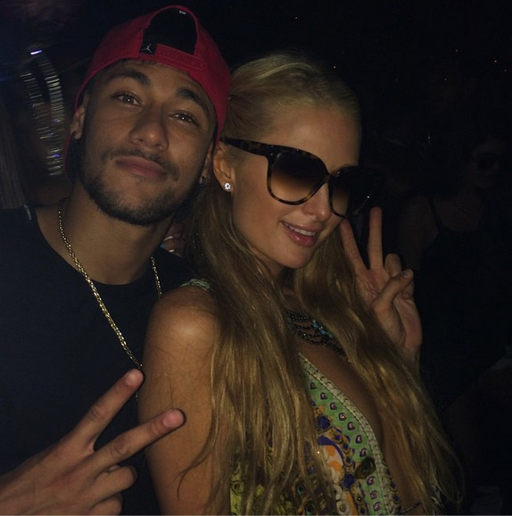 Neymar curte balada com Paris Hilton em Ibiza