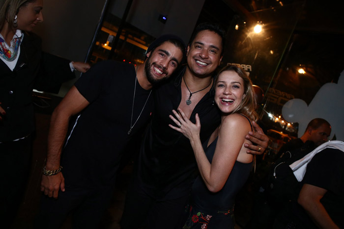 Luana Piovani e Pedro Scooby se divertem na noite carioca