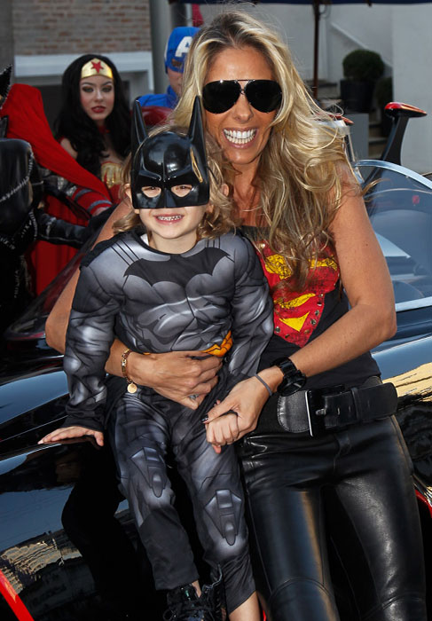 Adriane Galisteu celebra os 4 anos de seu filho Vittorio com festão do Batman