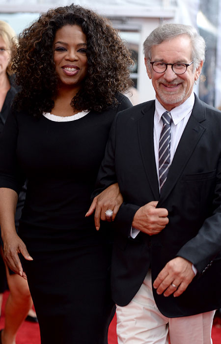  Oprah Winfrey e Steven Spielberg posam juntos em estreia de filme em Nova York