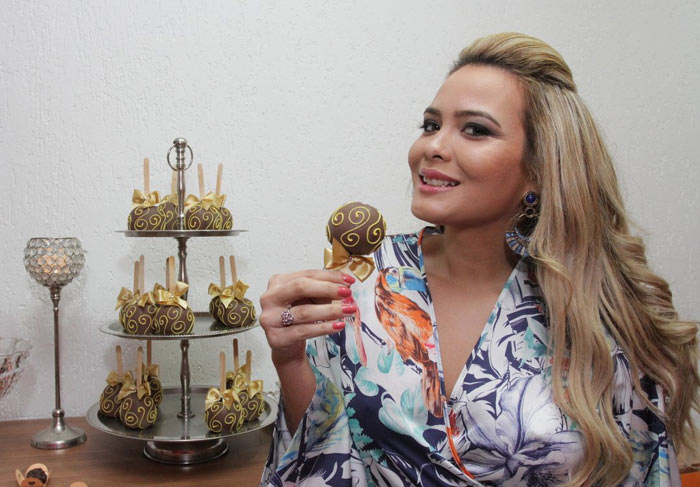 Geisy Arruda curte festa de aniversário, em São Paulo