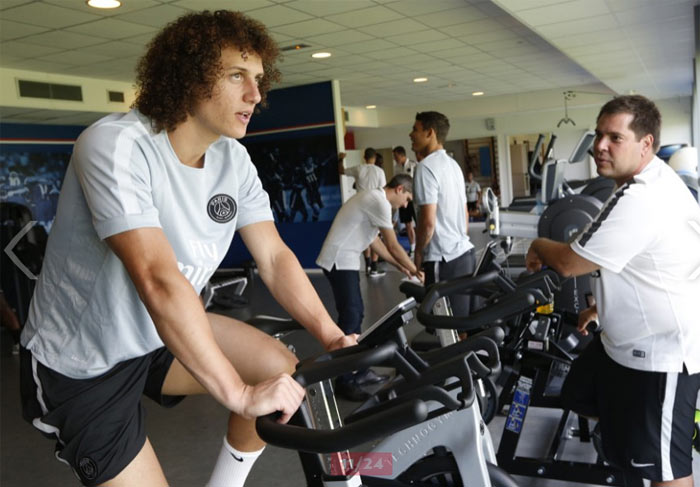 David Luiz se apresenta ao novo clube, o Paris Saint-Germain