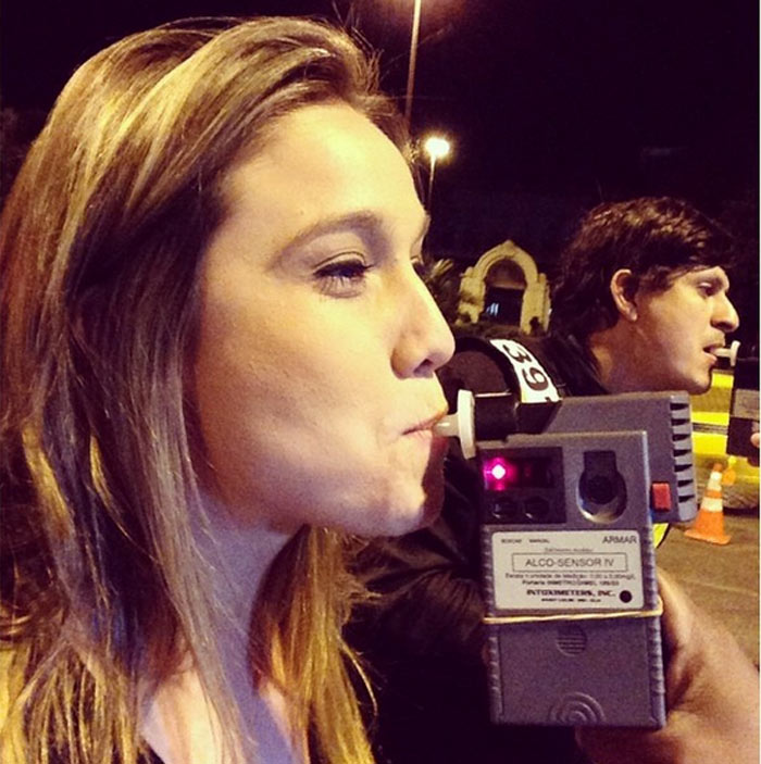 Fernanda Gentil é parada em blitz da Lei Seca no Rio de Janeiro