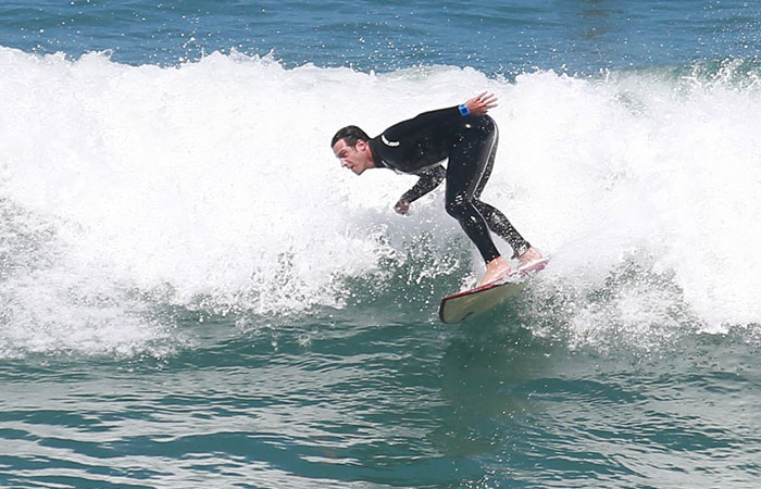 Carlos Bonow mostra habilidade no surf