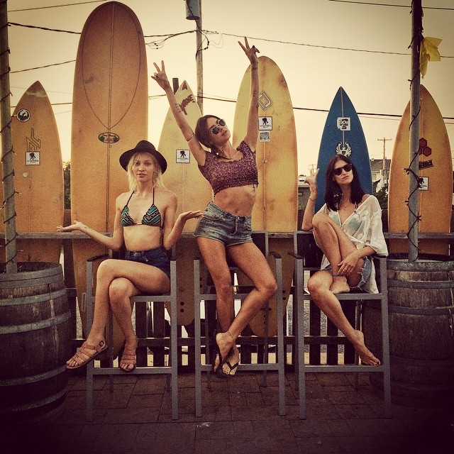 Thaila Ayala curte praia com amigas nos Estados Unidos: ‘Feliz é pouco!’