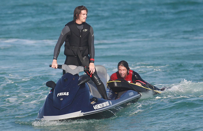  Rômulo Neto e Mário Frias se divertem na praia da Barra