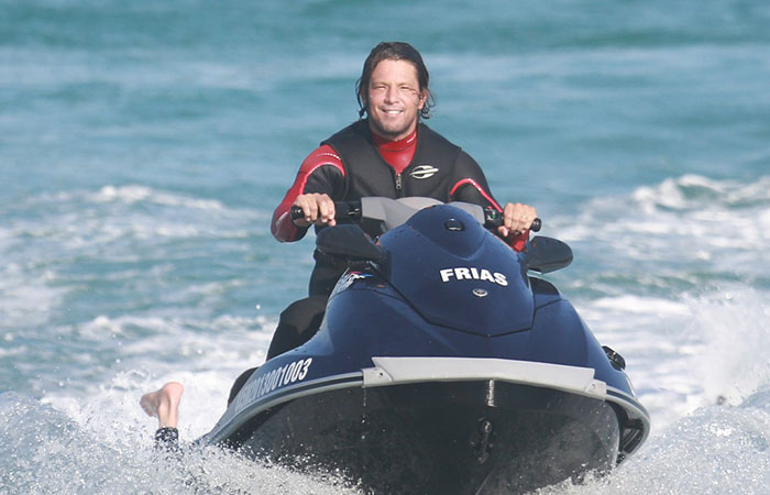  Rômulo Neto e Mário Frias se divertem na praia da Barra