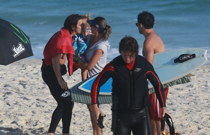  Rômulo Neto e Mário Frias se divertem na praia da Barra