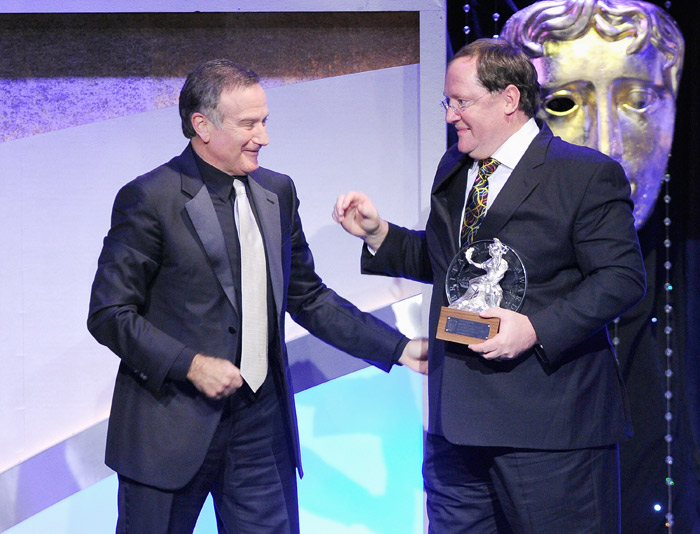 Robin Williams homenageado por sua contribuição ao cinema na entrega do prêmio BAFTA 2011, em Los Angeles 