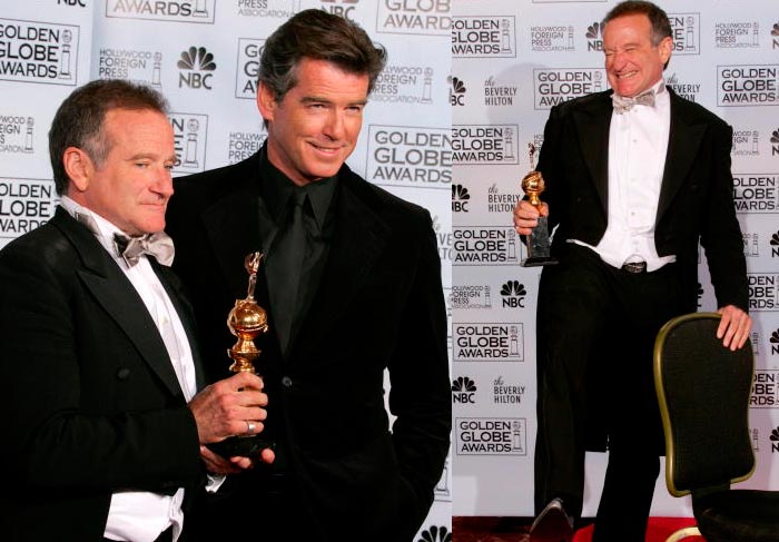 Robin Williams e Pierce Brosnan, na festa do Globo de Ouro 2005