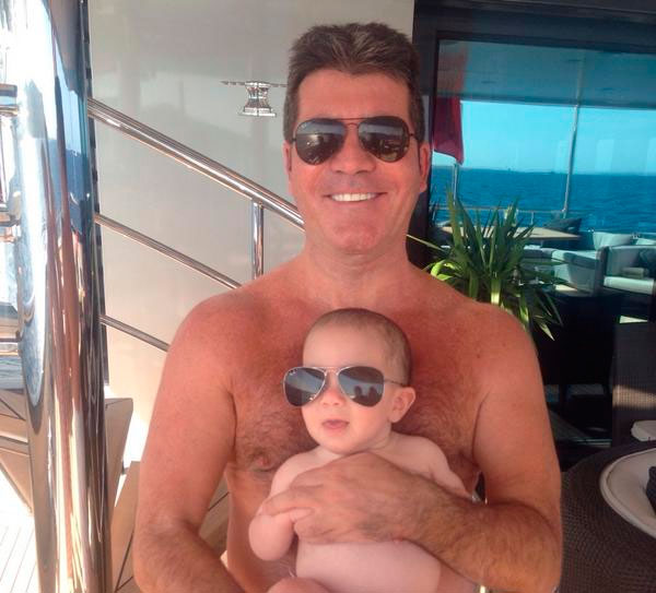 Simon Cowell mostra seu lado coruja ao publicar foto com o filho Eric