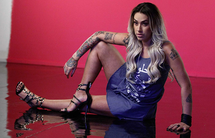  Dani Bolina e Vanessa Mesquita fazem poses sensuais para nova campanha publicitária 