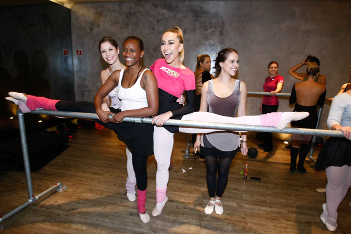 Sabrina Sato mostra energia em aula de Power Dance Ballet