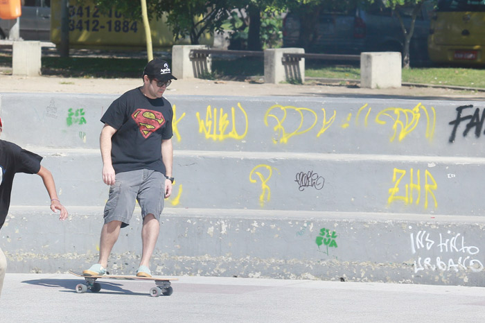Radical: Murilo Benício leva Pietro para andar de skate