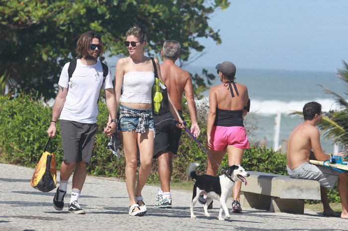  Ellen Jabour e Jonathan Corrêa passeiam e curtem dia de sol na Cidade Maravilhosa