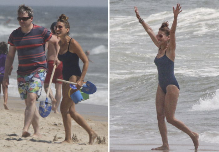 Sarah Jessica Parker mostra o corpão em dia de diversão na praia com a família