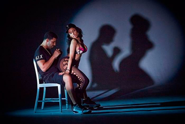  Nicki Minaj faz dança sensual no colo de Drake em novo clipe (