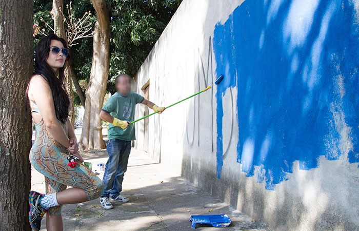  Depois de pichação, muro da casa de Miss Bumbum é pintado]
