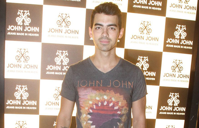  Joe Jonas causa alvoroço no Rio de Janeiro