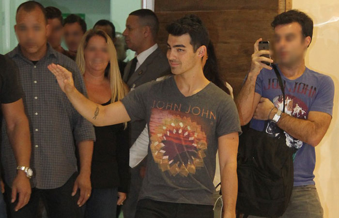  Joe Jonas causa alvoroço no Rio de Janeiro