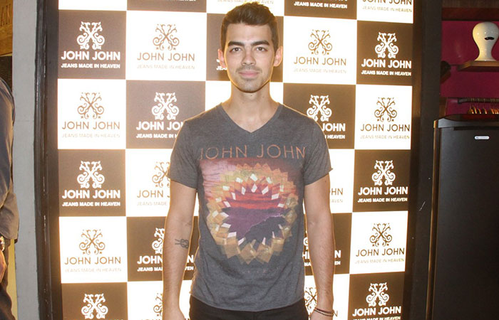  Joe Jonas causa alvoroço no Rio de Janeiro