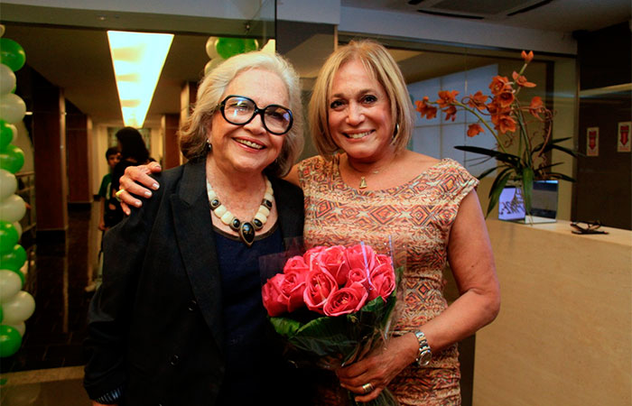 Susana Vieira comemora 72 anos com festa em academia