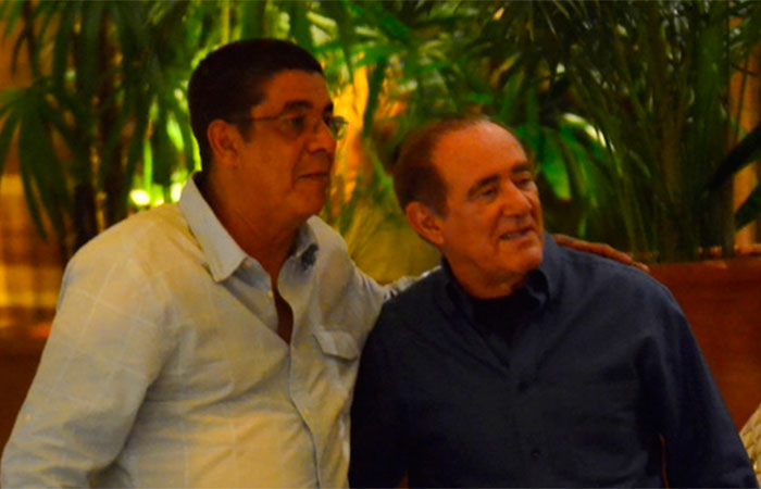 Renato Aragão e Zeca Pagodinho se encontram em restaurante no Rio