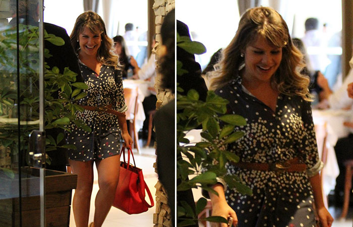  Sozinha, Fernanda Souza passeia em shopping na Barra da Tijuca